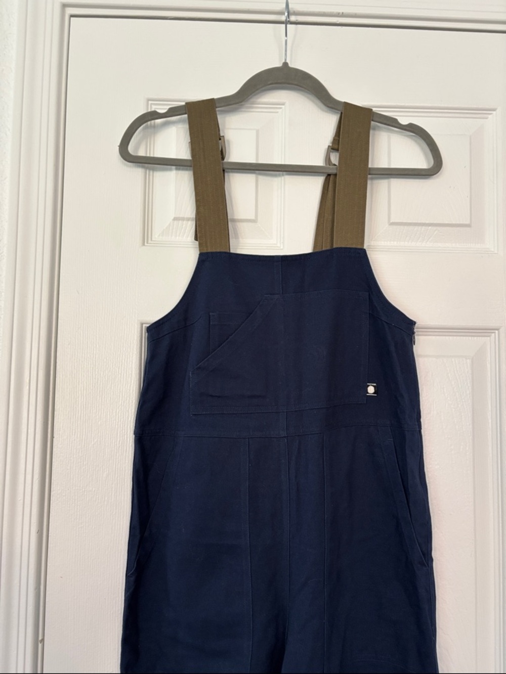 Beyond the Vines Utility Jumpsuit with Strap Detail in Navy Size Extra Small - Picture 3 of 10